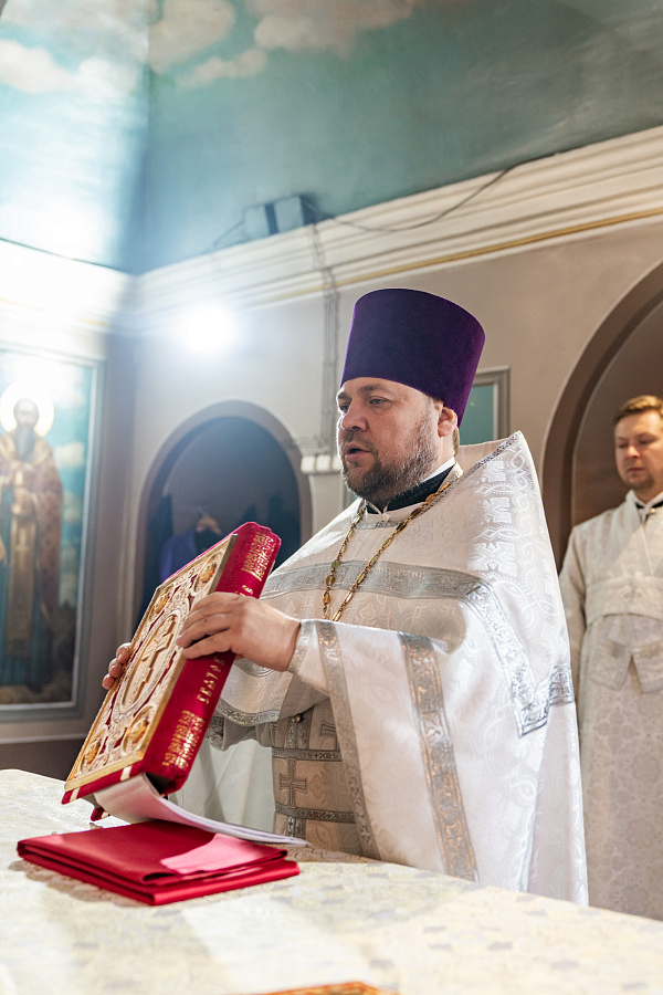 Архиерейское богослужение в Димитриевскую родительскую субботу в Успенском храме села Жилино г.о. Люберцы